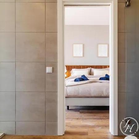 Casa Serena - Luxury - Jacuzzi - Pool & Garden Apartment
